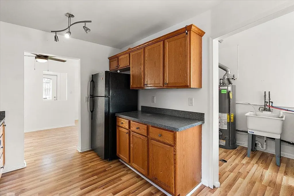 1218 E Hudson Avenue Madison Heights City MI 48071