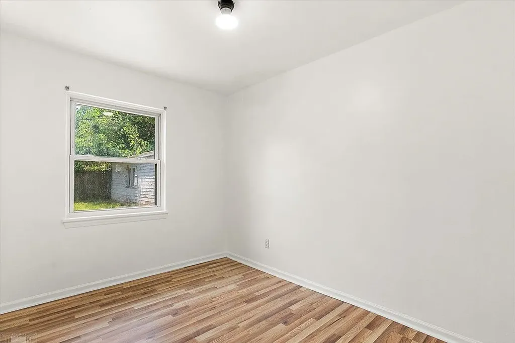 1218 E Hudson Avenue Madison Heights City MI 48071