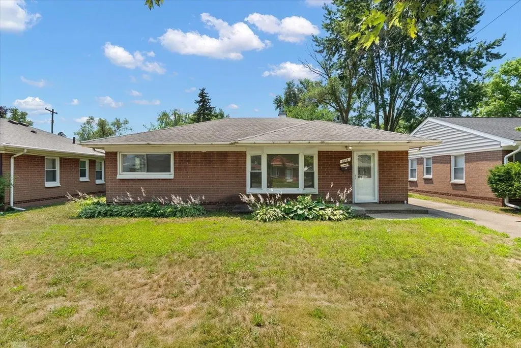 1218 E Hudson Avenue Madison Heights City MI 48071