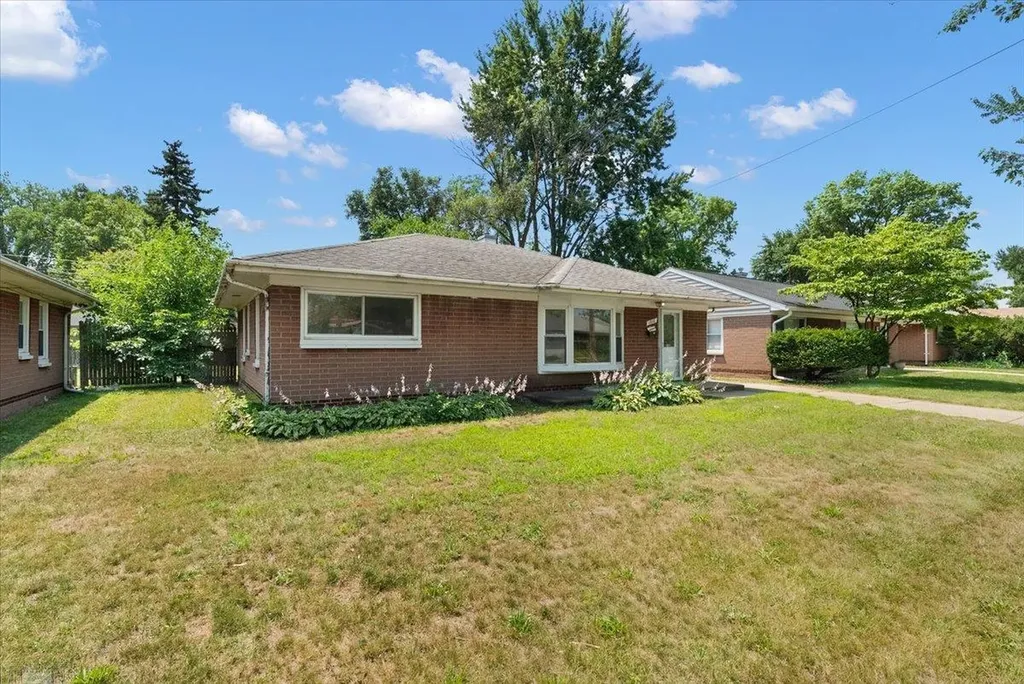 1218 E Hudson Avenue Madison Heights City MI 48071