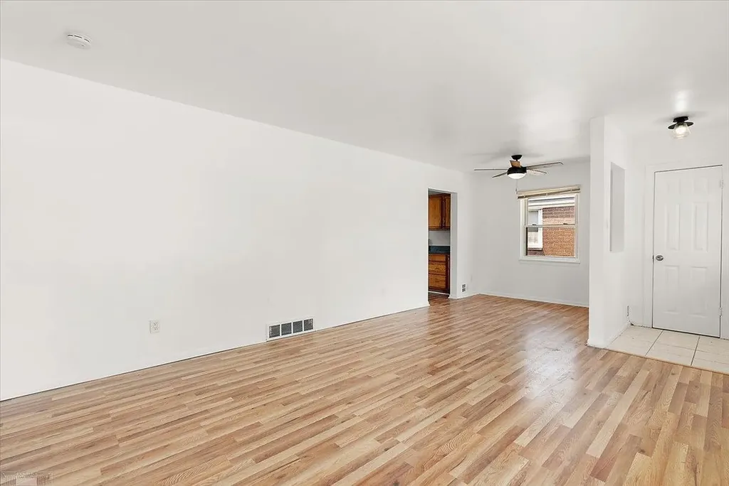 1218 E Hudson Avenue Madison Heights City MI 48071