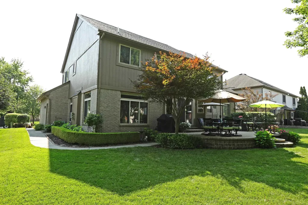 48535 Fairmont Drive Macomb Township MI 48044