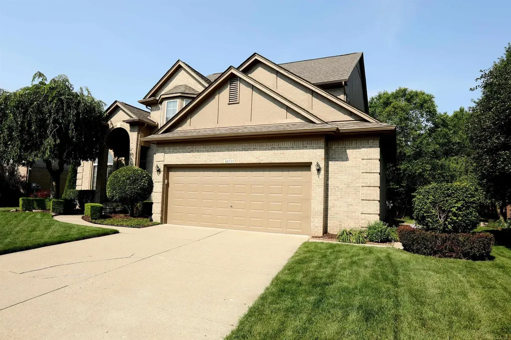 48535 Fairmont Drive Macomb Township MI 48044