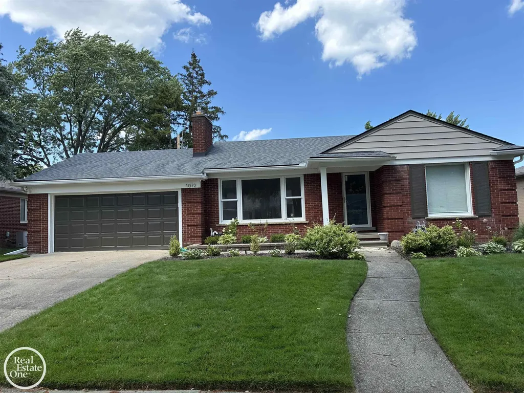 1072 S Brys Drive Grosse Pointe Woods City MI 48236