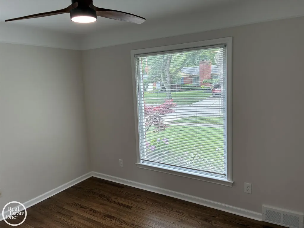 1072 S Brys Drive Grosse Pointe Woods City MI 48236
