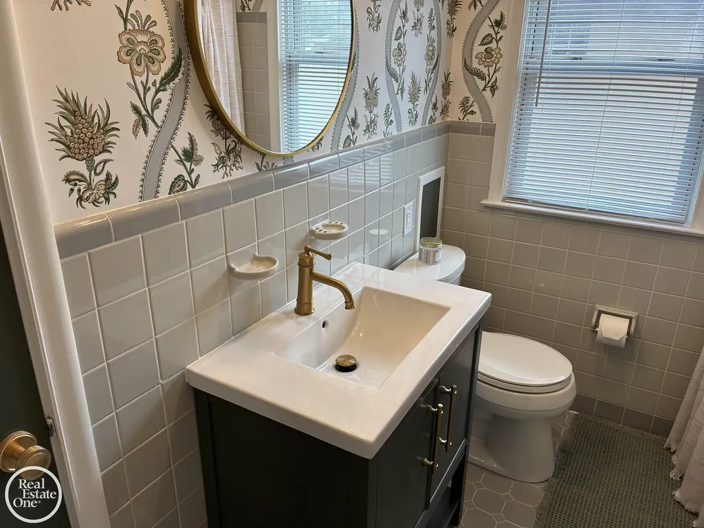 1072 S Brys Drive Grosse Pointe Woods City MI 48236