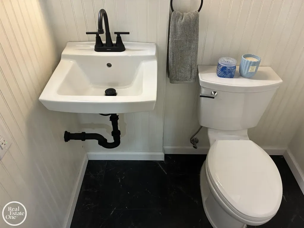 1072 S Brys Drive Grosse Pointe Woods City MI 48236