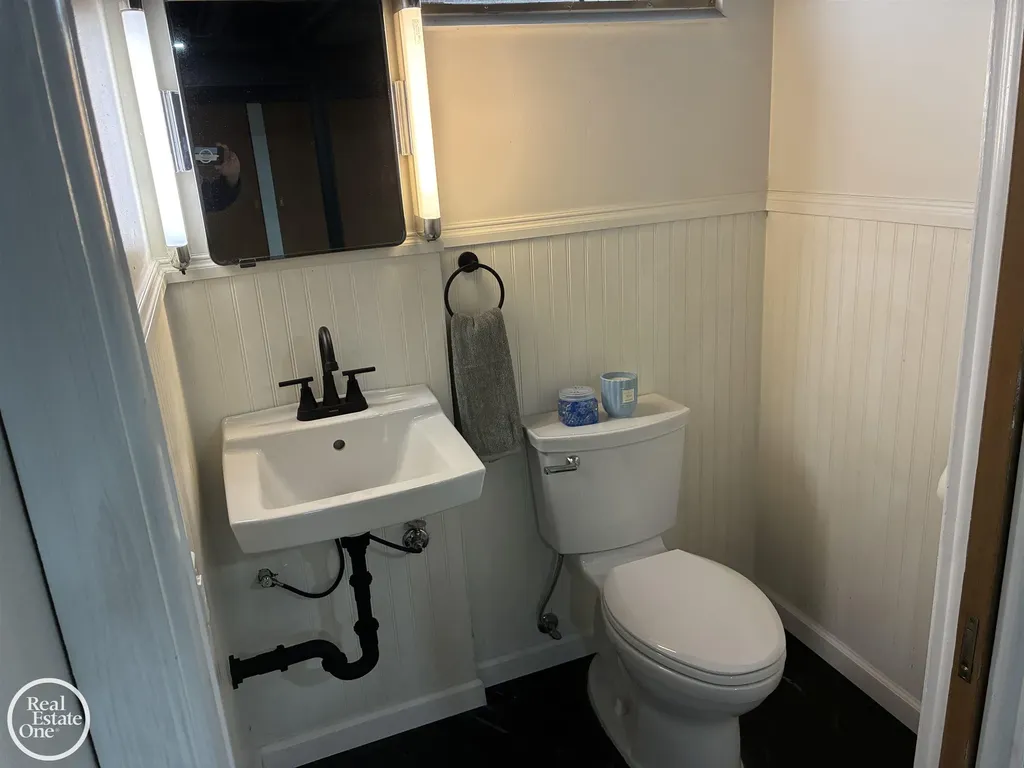 1072 S Brys Drive Grosse Pointe Woods City MI 48236