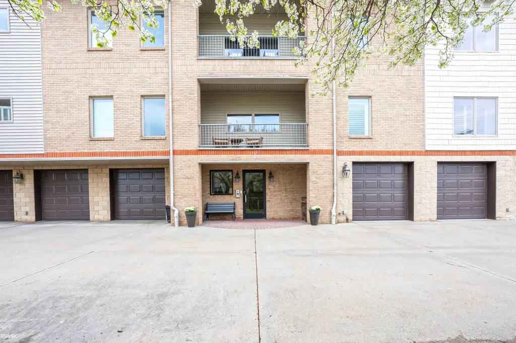 32172 N River Road Harrison Charter Township MI 48045