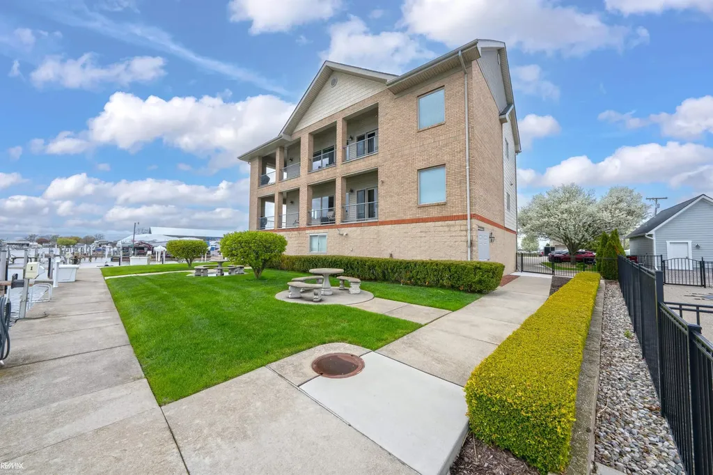 32172 N River Road Harrison Charter Township MI 48045