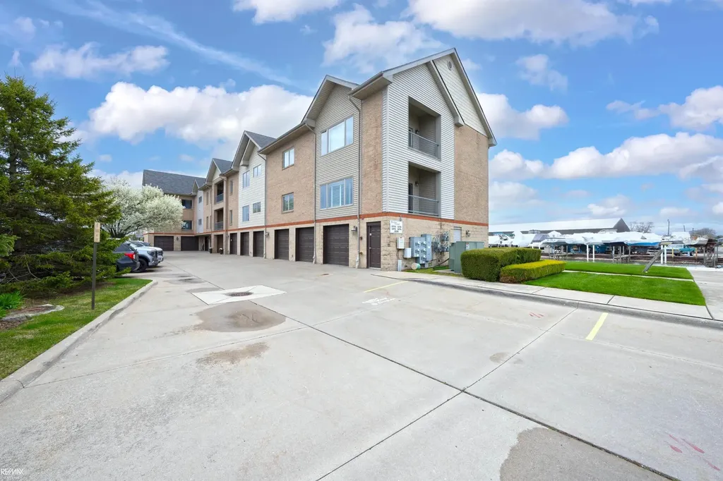 32172 N River Road Harrison Charter Township MI 48045
