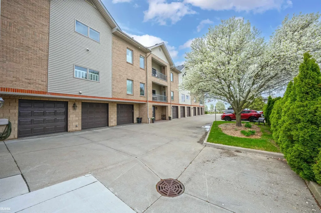 32172 N River Road Harrison Charter Township MI 48045