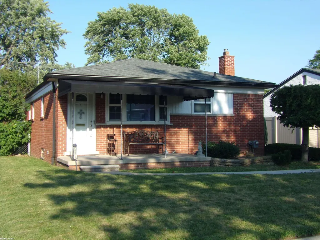 28204 Gladstone Street St. Clair Shores City MI 48081