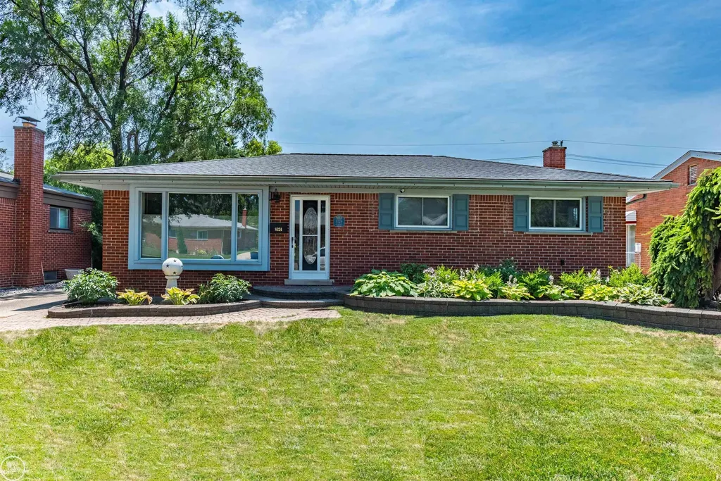 8324 Darlene Street Warren City MI 48093