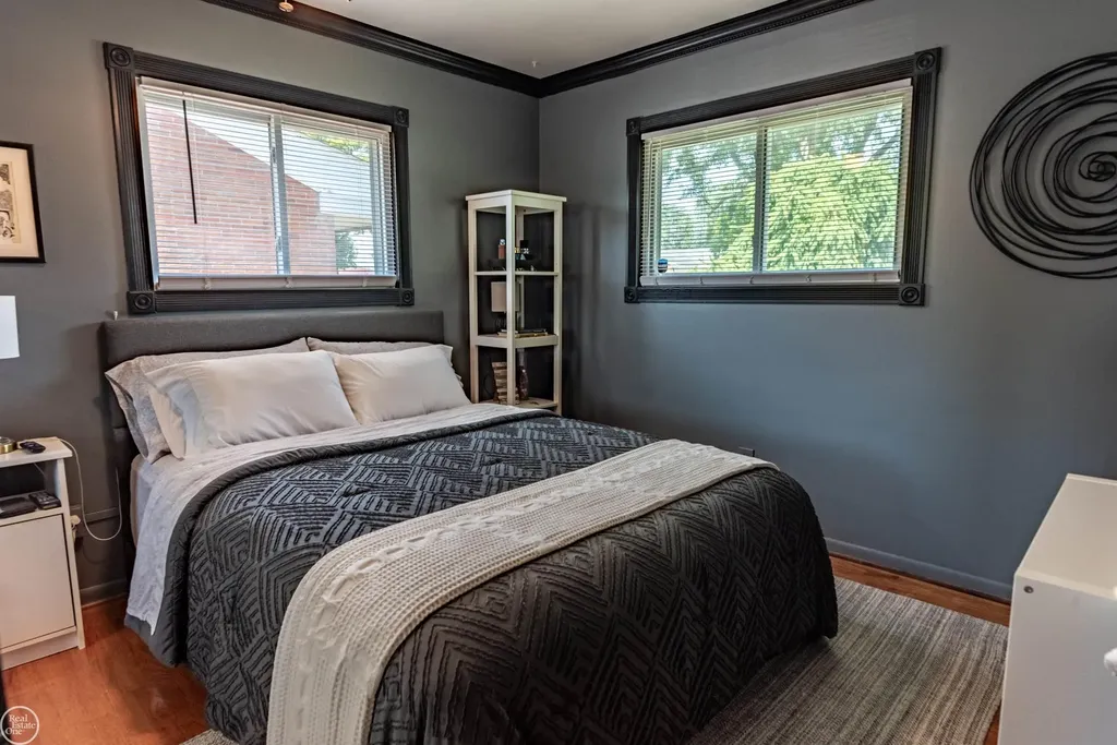 8324 Darlene Street Warren City MI 48093