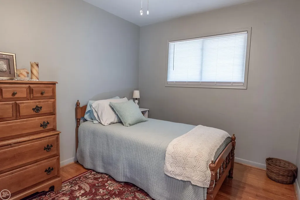 8324 Darlene Street Warren City MI 48093