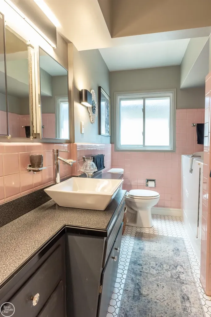 8324 Darlene Street Warren City MI 48093