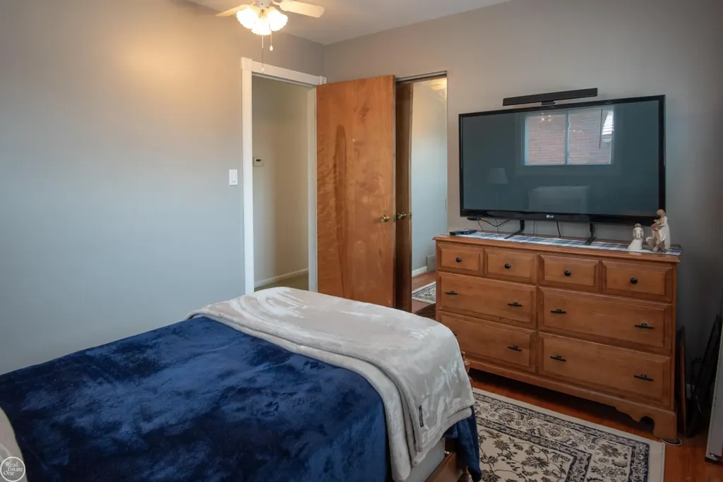 8324 Darlene Street Warren City MI 48093