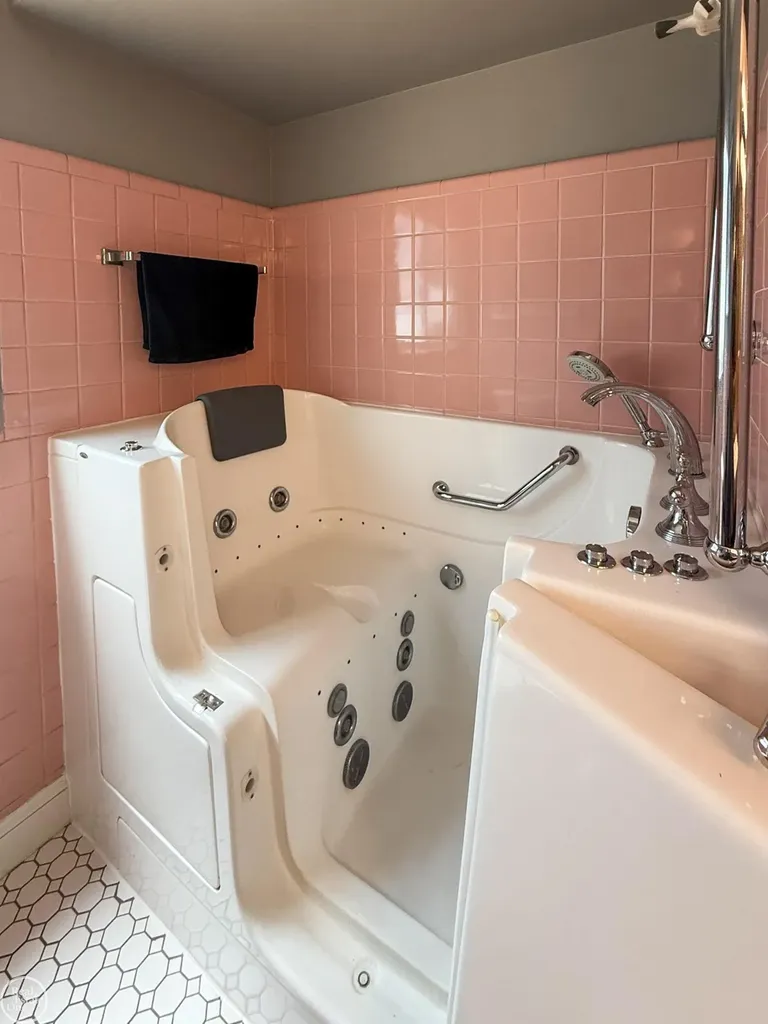 8324 Darlene Street Warren City MI 48093