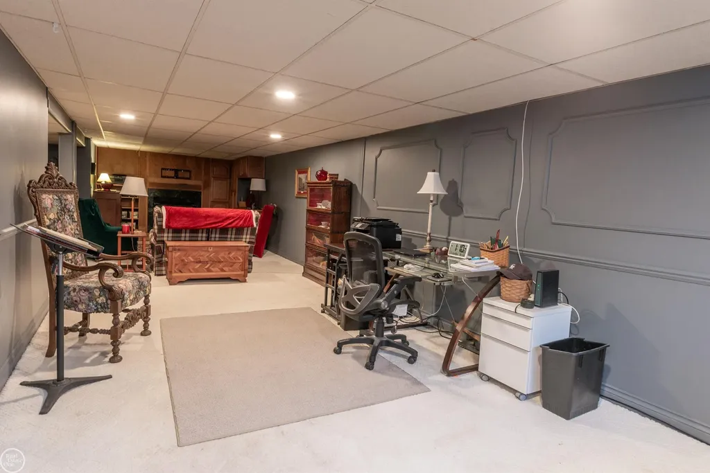 8324 Darlene Street Warren City MI 48093