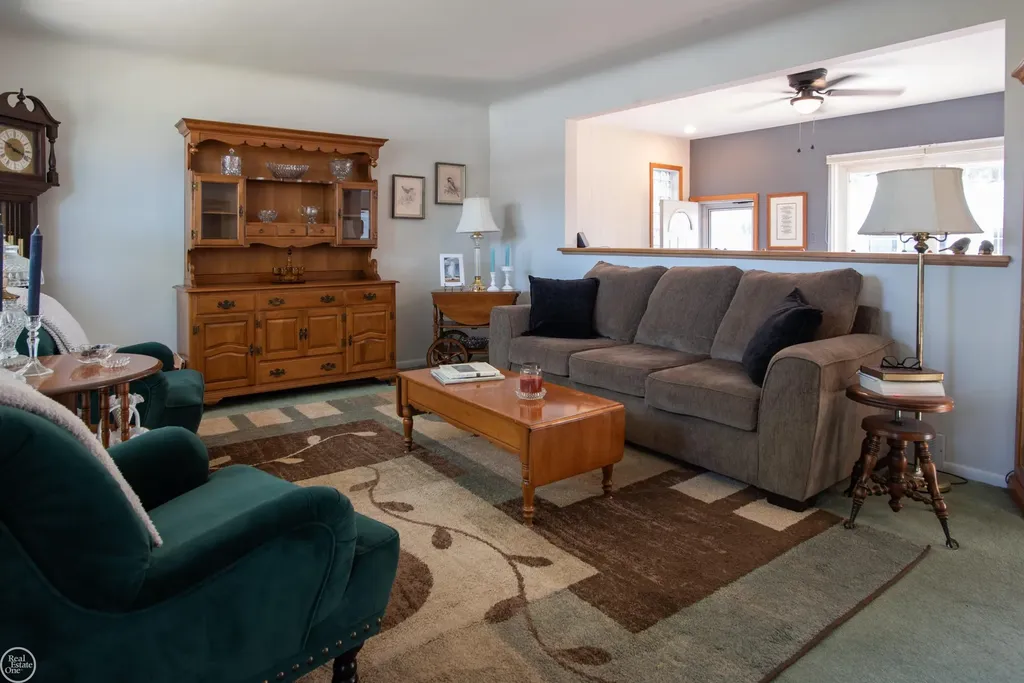 8324 Darlene Street Warren City MI 48093