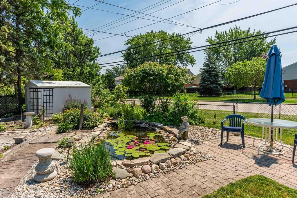 8324 Darlene Street Warren City MI 48093
