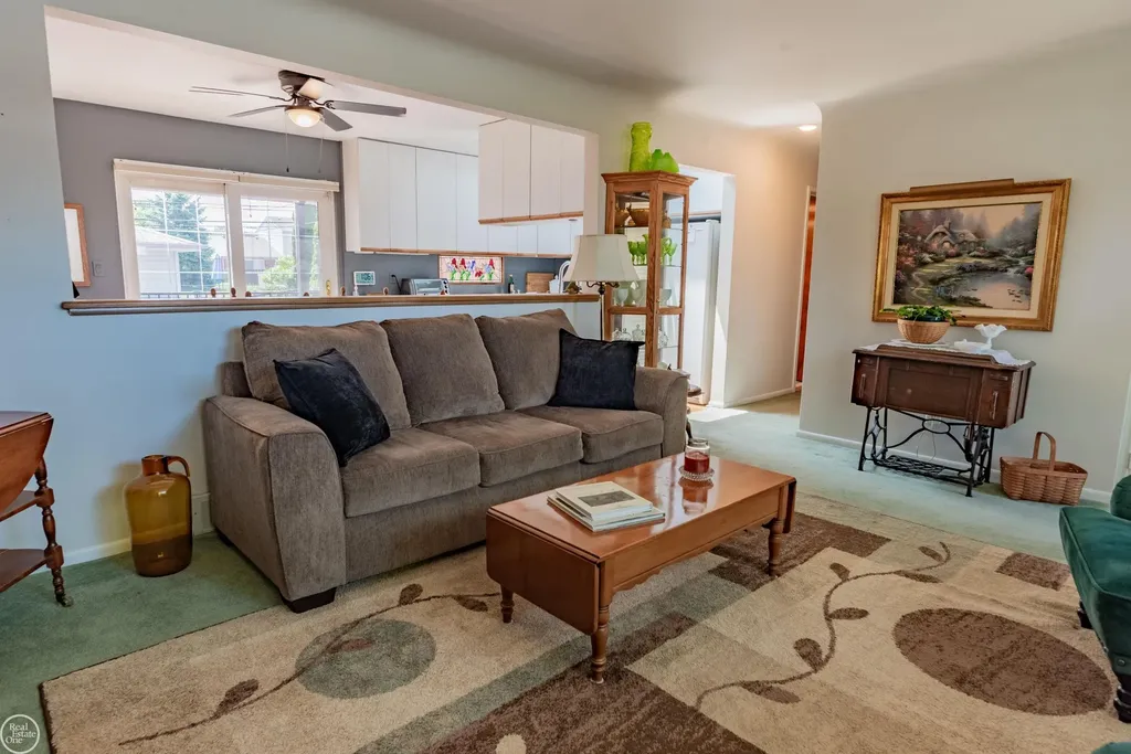 8324 Darlene Street Warren City MI 48093