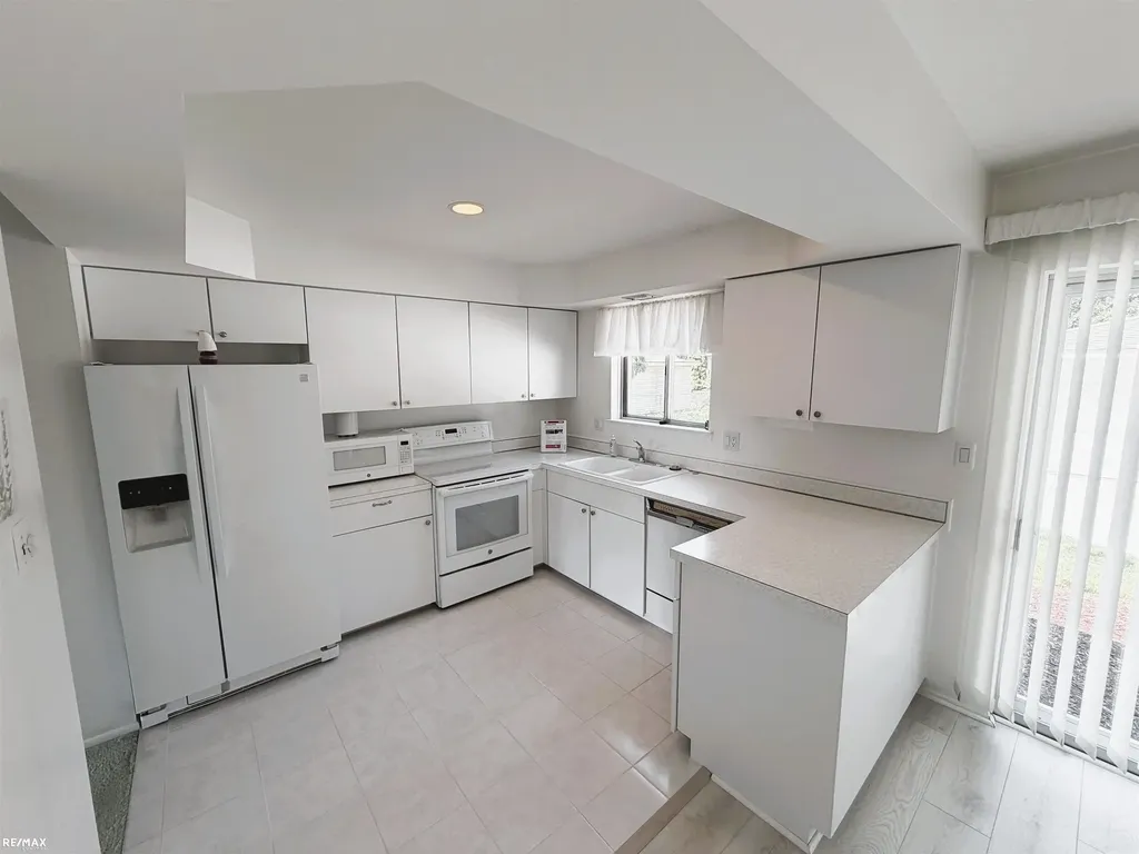 41171 Olivet Drive Sterling Heights City MI 48313