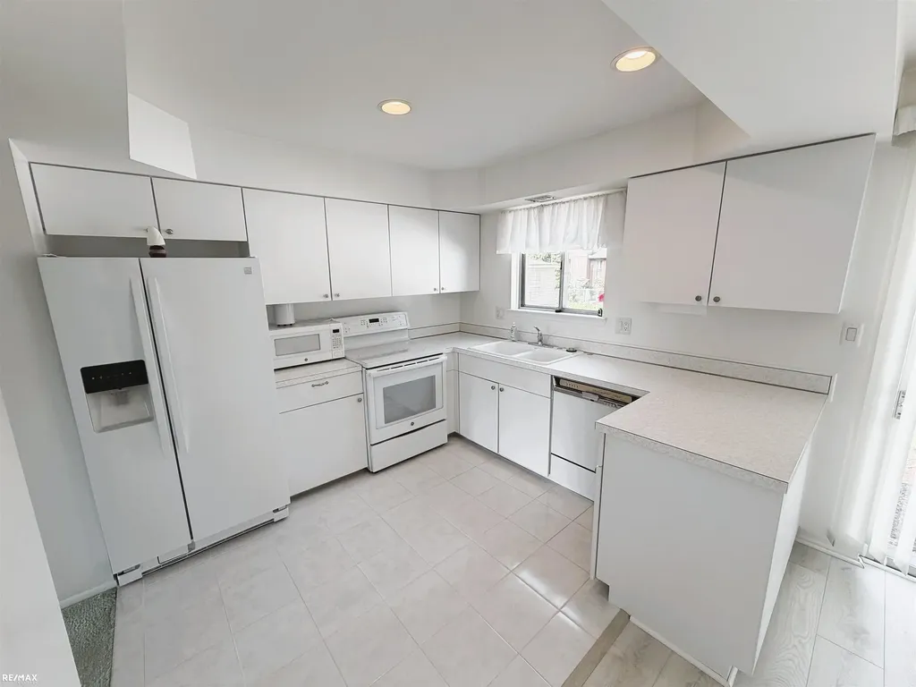 41171 Olivet Drive Sterling Heights City MI 48313