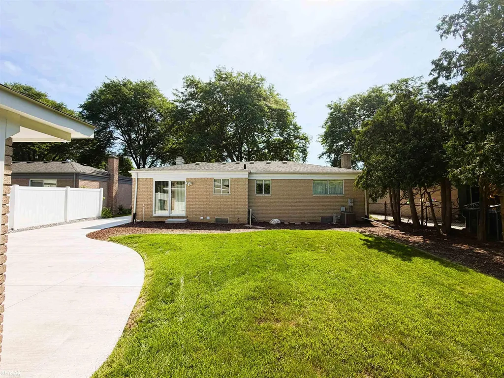 41171 Olivet Drive Sterling Heights City MI 48313