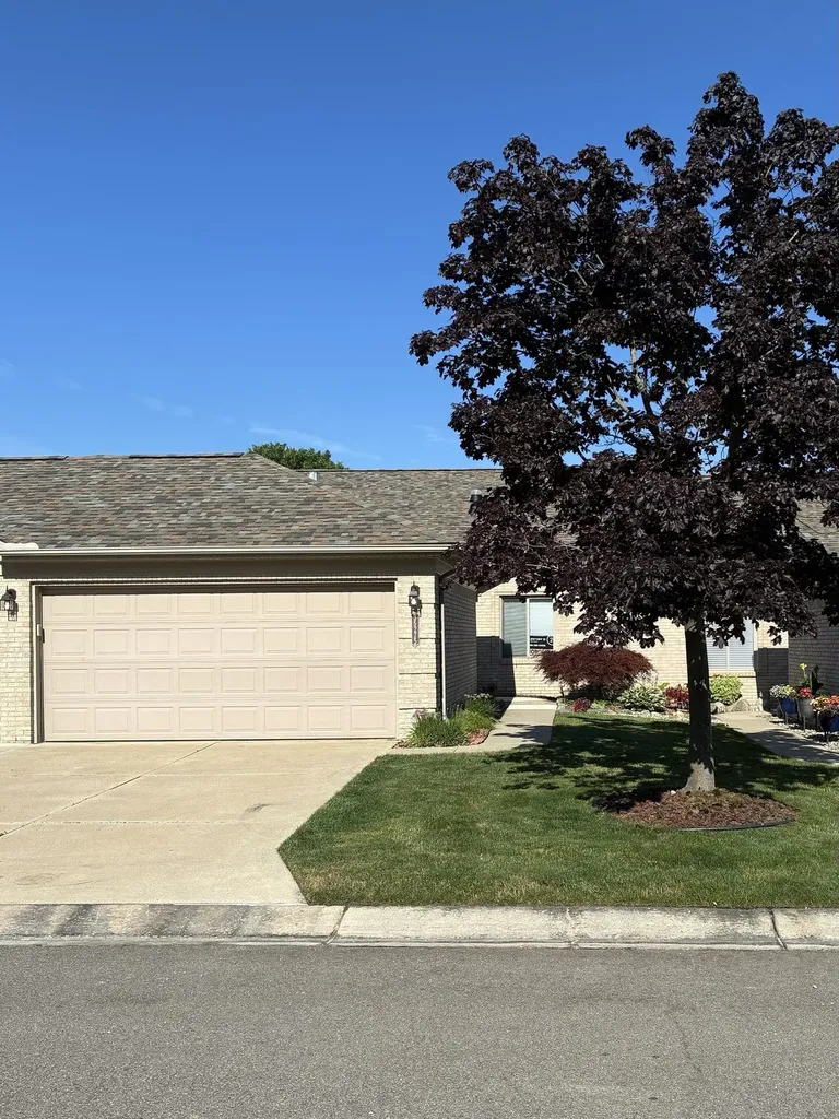 35275 Silver Maple Drive Clinton Charter Township MI 48035