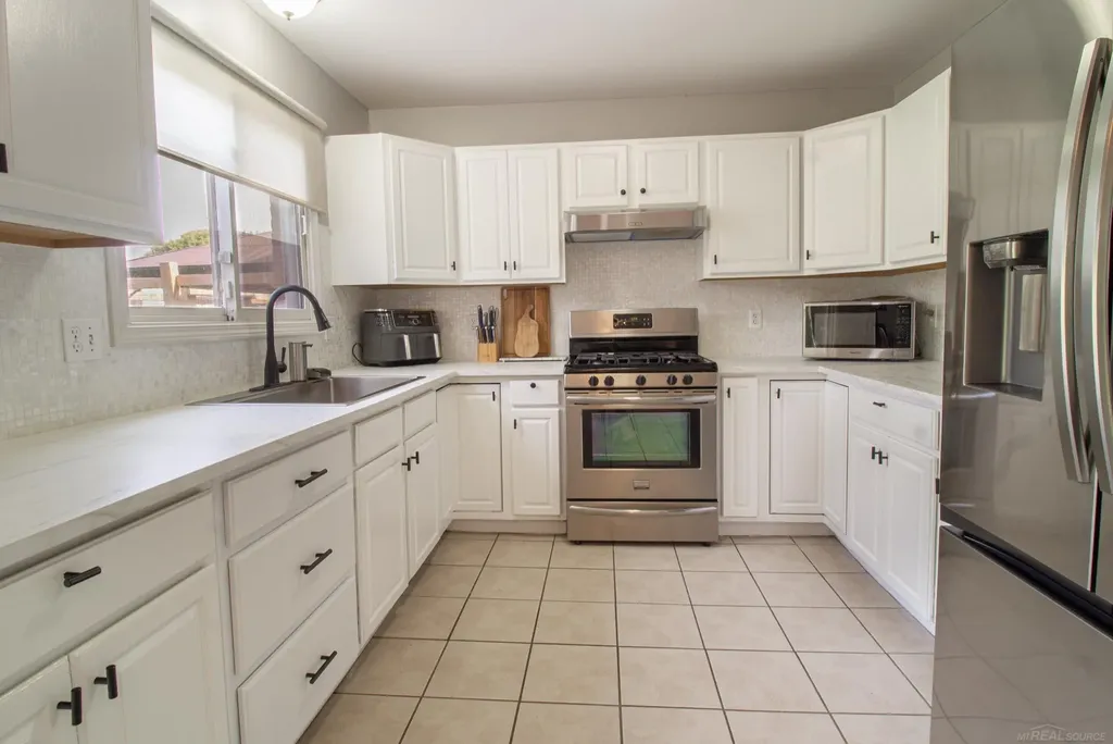 7584 Maple Drive Westland City MI 48185