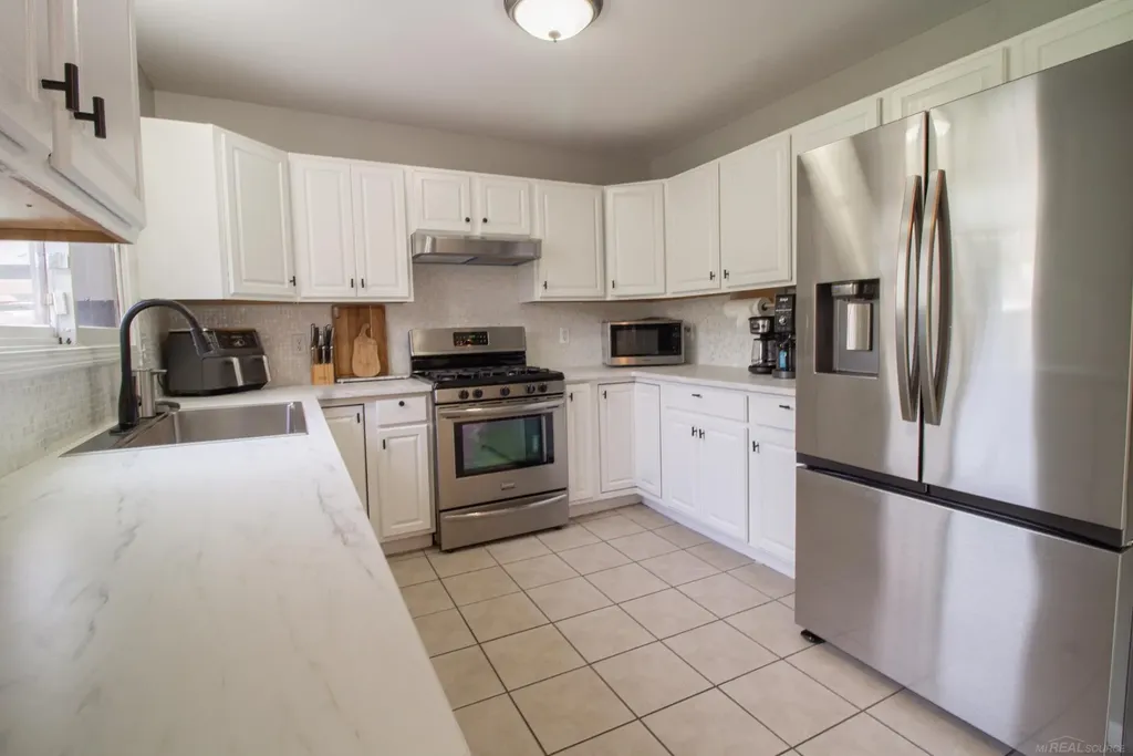 7584 Maple Drive Westland City MI 48185