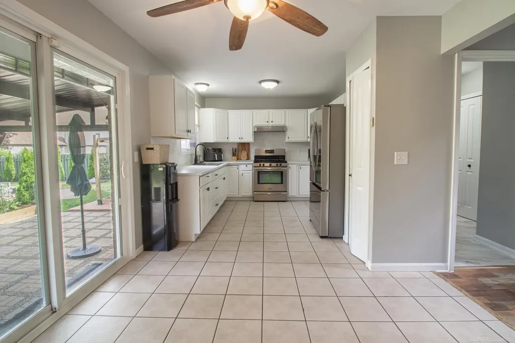 7584 Maple Drive Westland City MI 48185