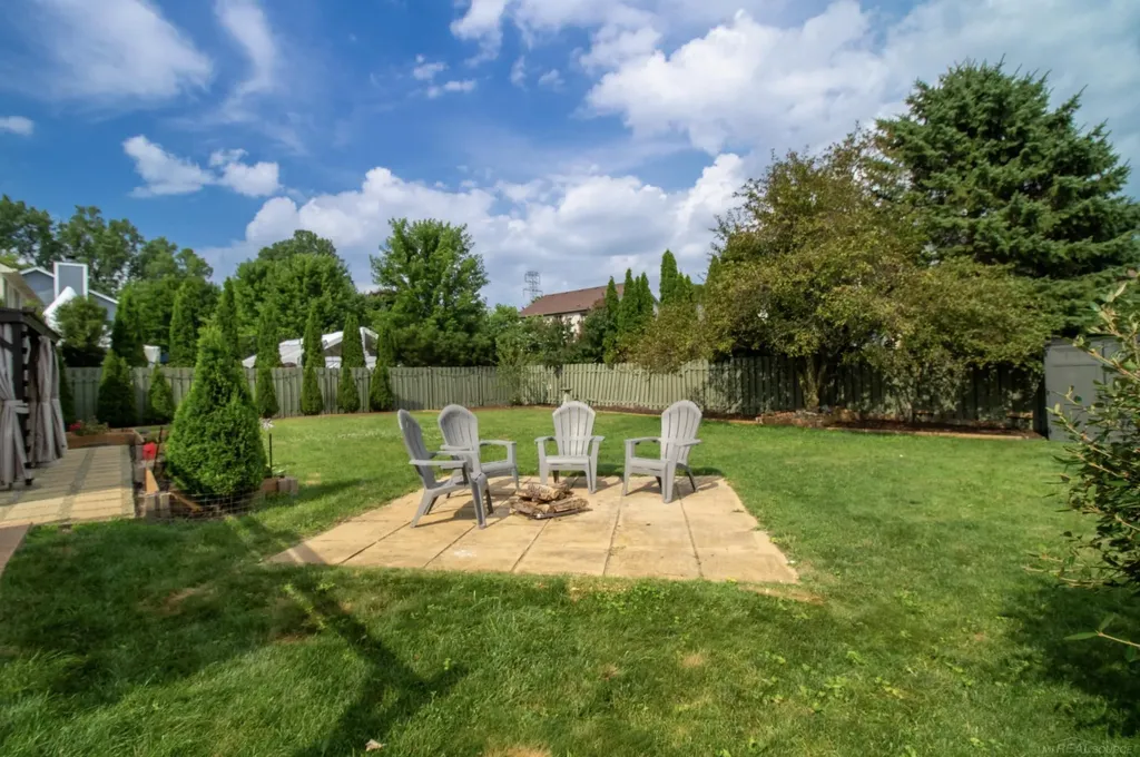 7584 Maple Drive Westland City MI 48185
