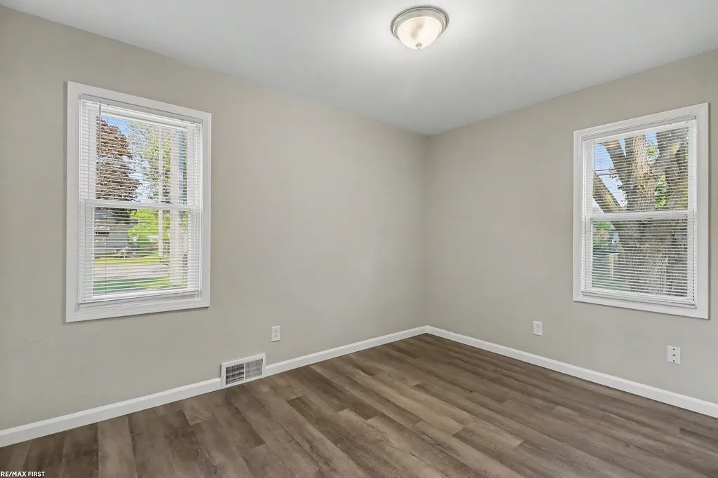 13148 Fisk Avenue Warren City MI 48089