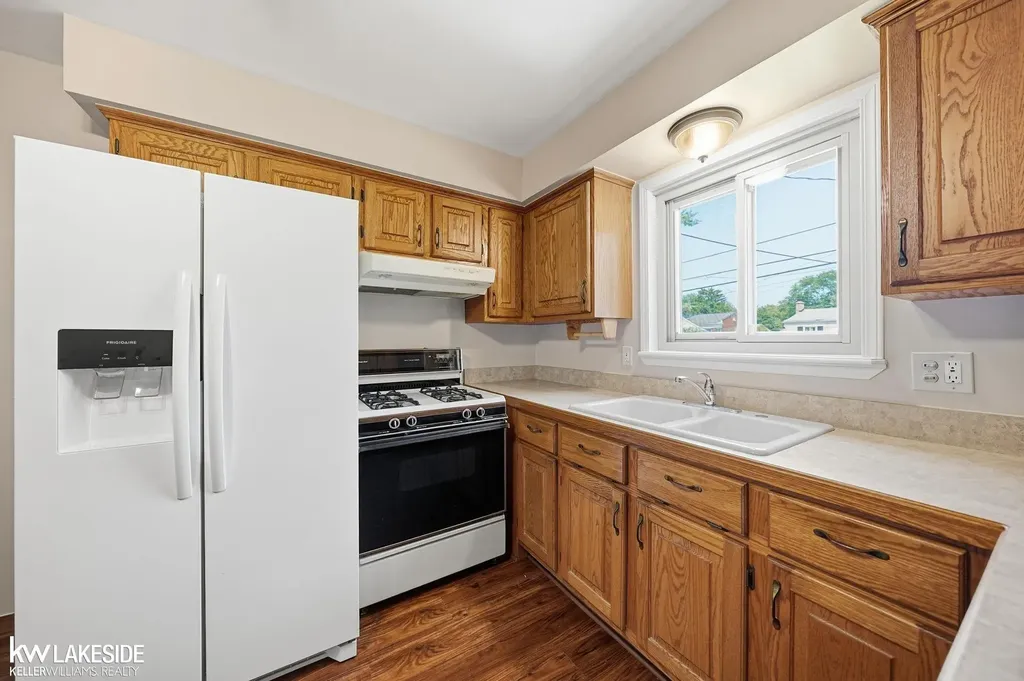 25318 Rubin Road Warren City MI 48089