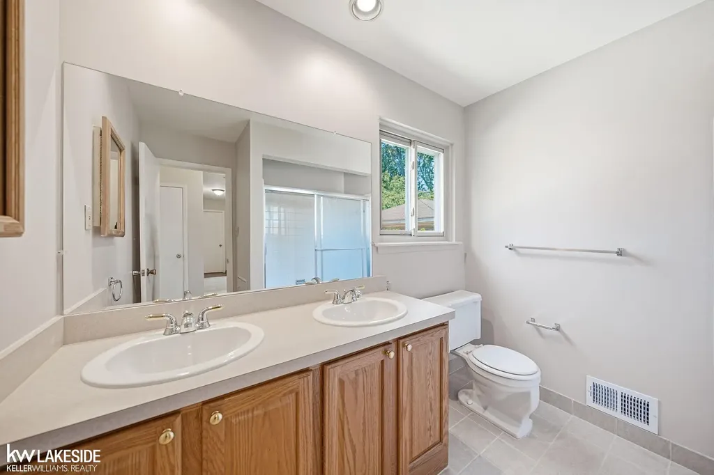 25318 Rubin Road Warren City MI 48089