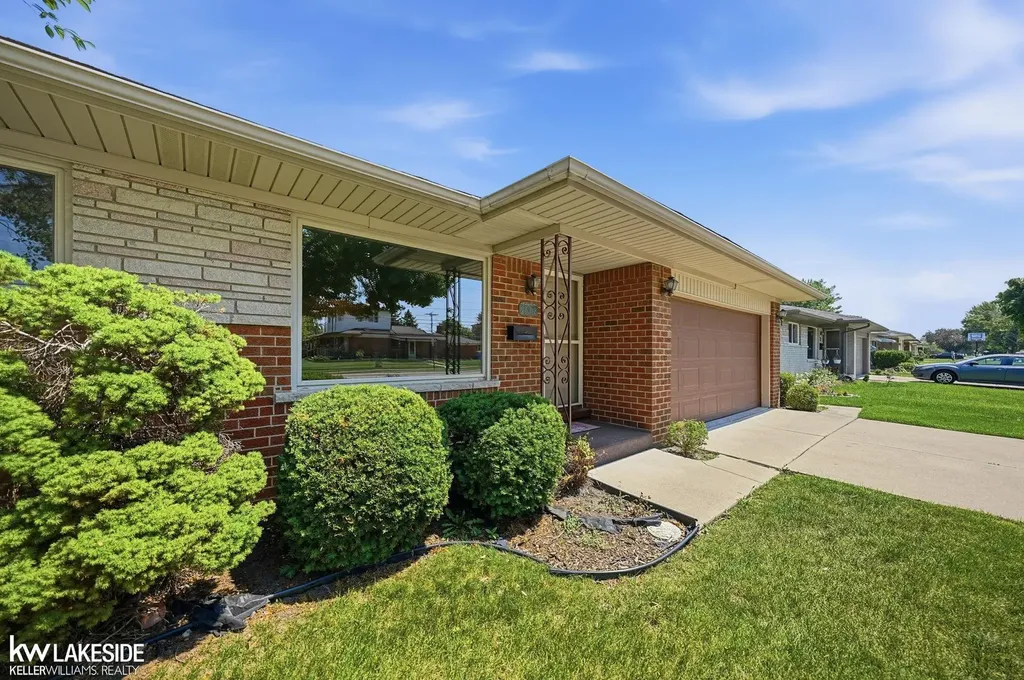 25318 Rubin Road Warren City MI 48089