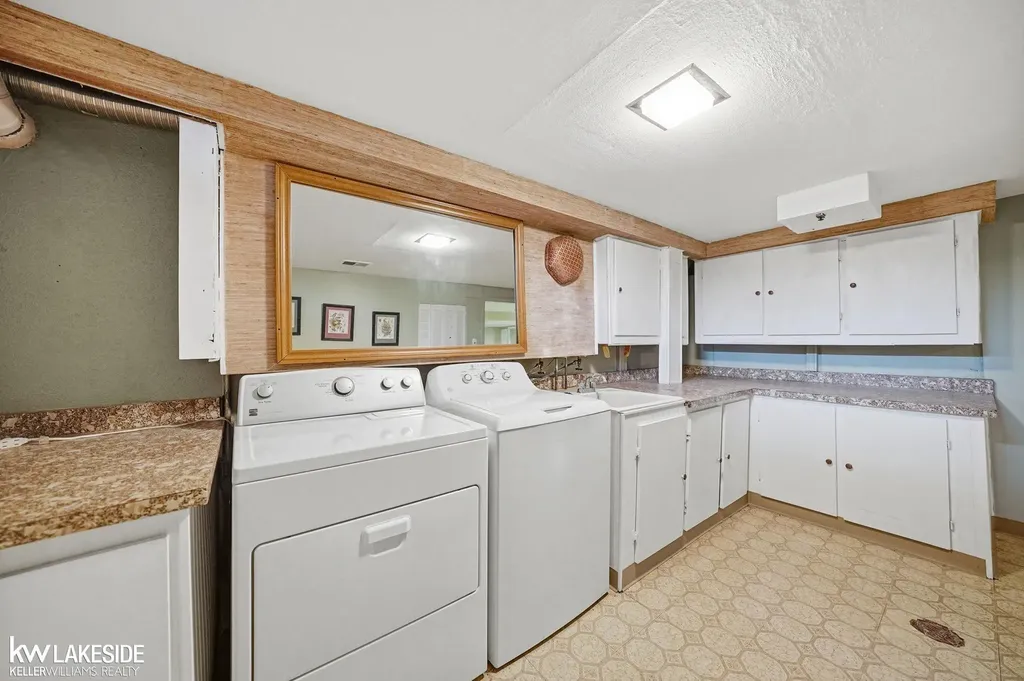 25318 Rubin Road Warren City MI 48089