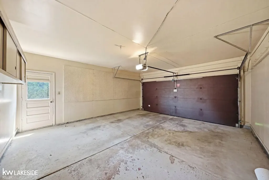 25318 Rubin Road Warren City MI 48089