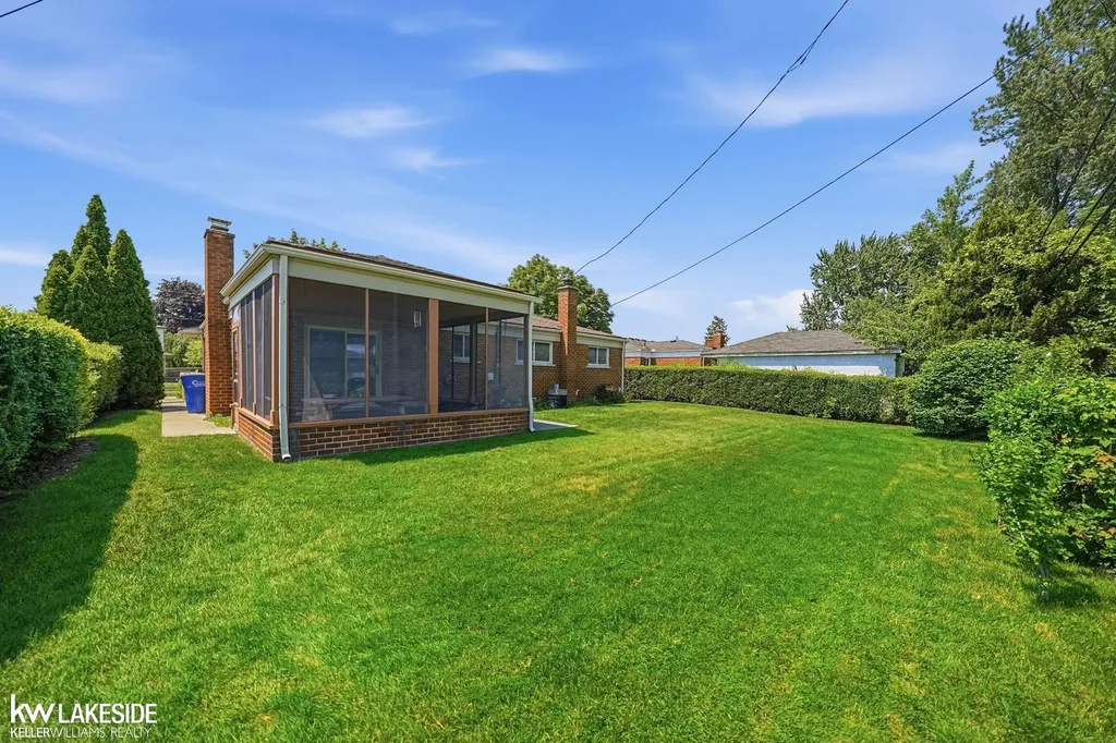 25318 Rubin Road Warren City MI 48089