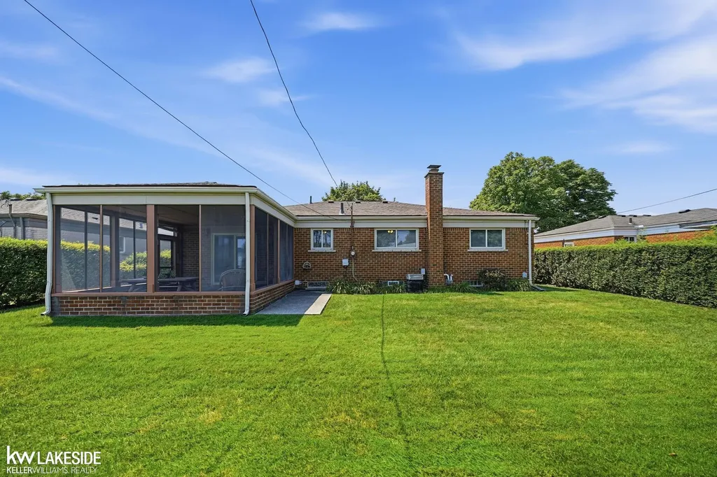25318 Rubin Road Warren City MI 48089