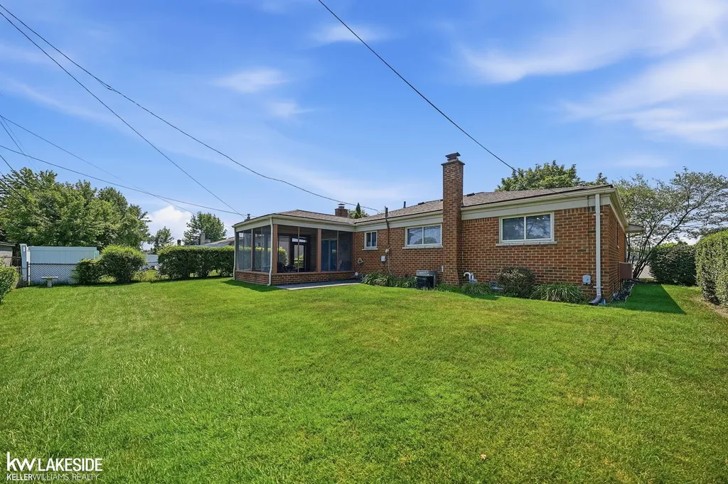 25318 Rubin Road Warren City MI 48089