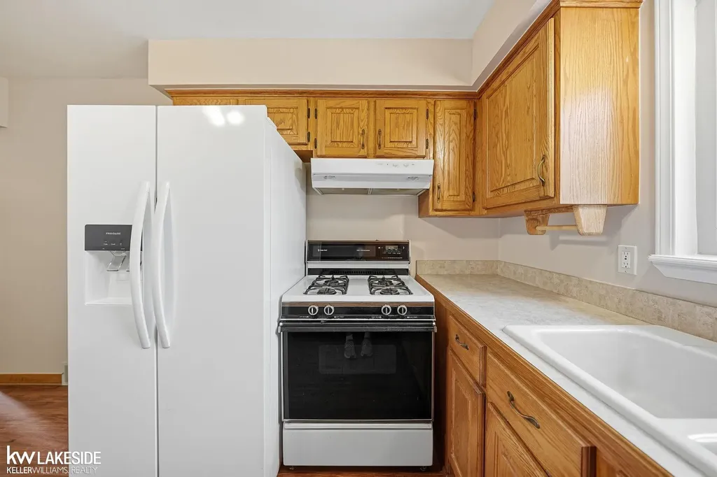 25318 Rubin Road Warren City MI 48089