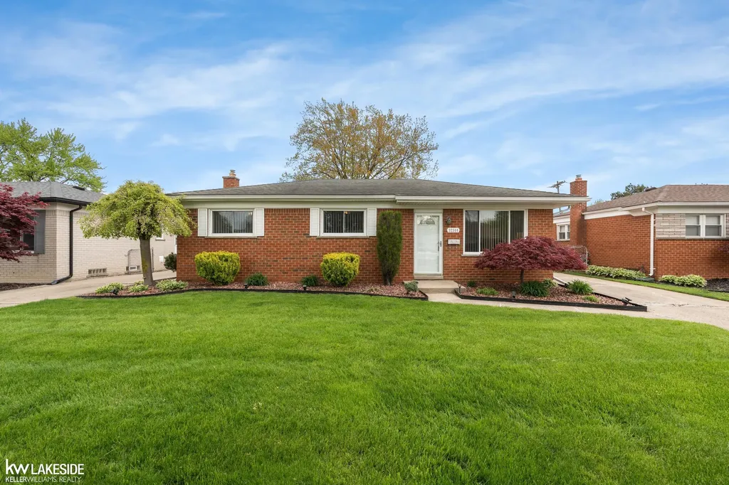 32344 Firwood Warren City MI 48088