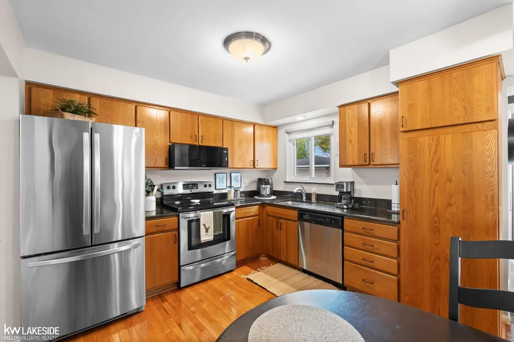 32344 Firwood Warren City MI 48088