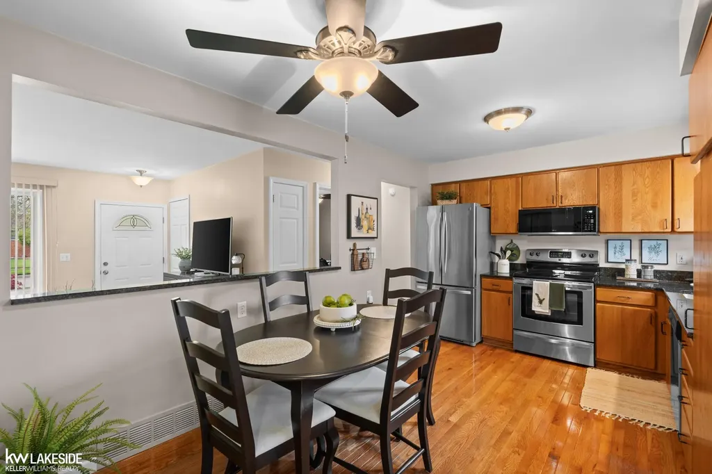 32344 Firwood Warren City MI 48088
