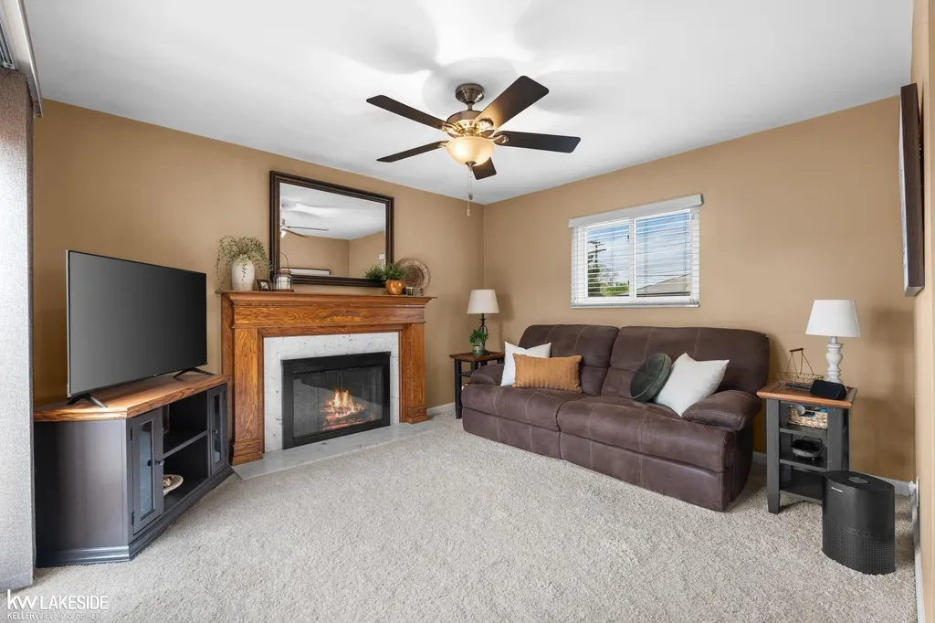 32344 Firwood Warren City MI 48088