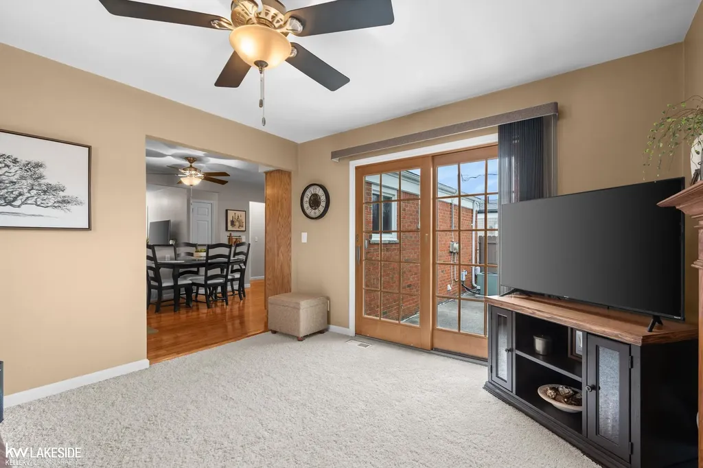 32344 Firwood Warren City MI 48088